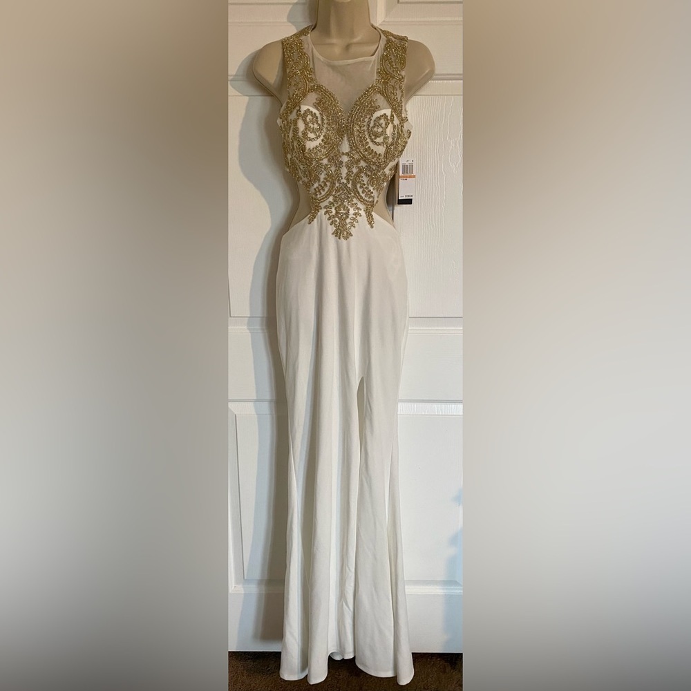 CITY STUDIO Back Sleeveless Full-Length Formal Fit + Flare Dress